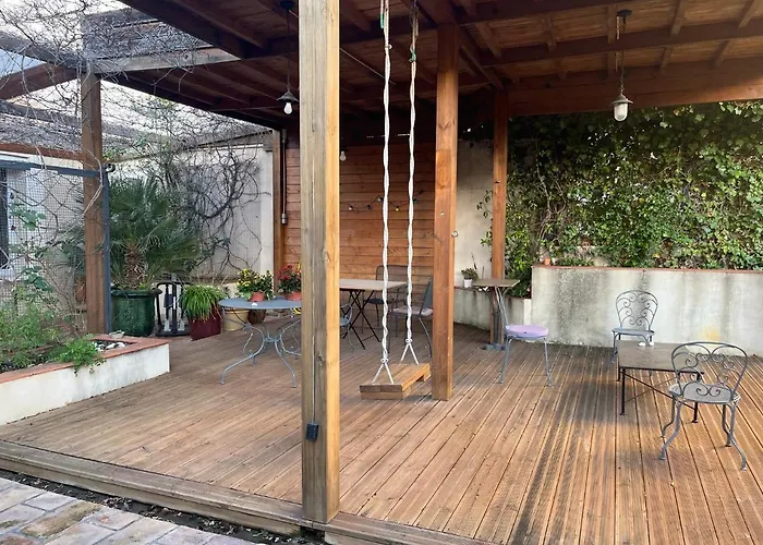 Maison Chaleureuse Avec Grande Terrasse