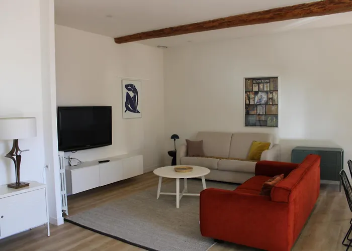 Maison Chaleureuse Avec Grande Terrasse